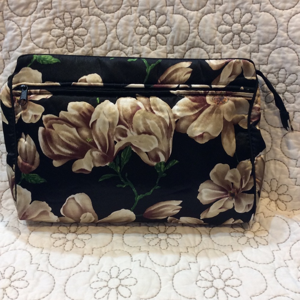 Oscar de la Renta cosmetic bag